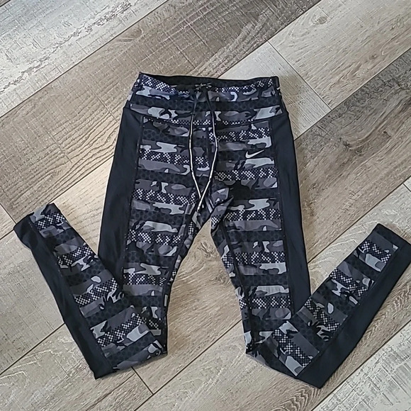 Nike  Dri-Fit Running Leggings - Ladies size XS - Picture 1 of 5